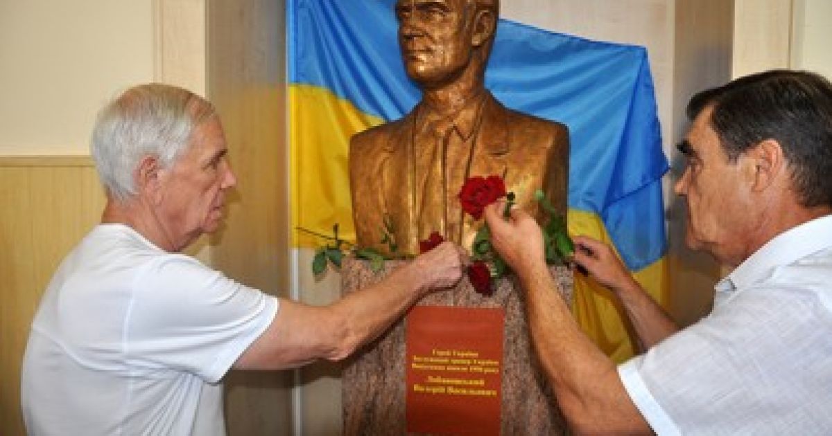Бюст Валерия Лобановского