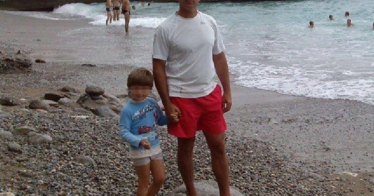 Хлопчик, який разом із батьком перебігав жвавий проспект у Києві, помер у лікарні