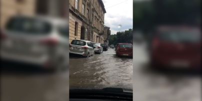 У Львові вирує потужна негода