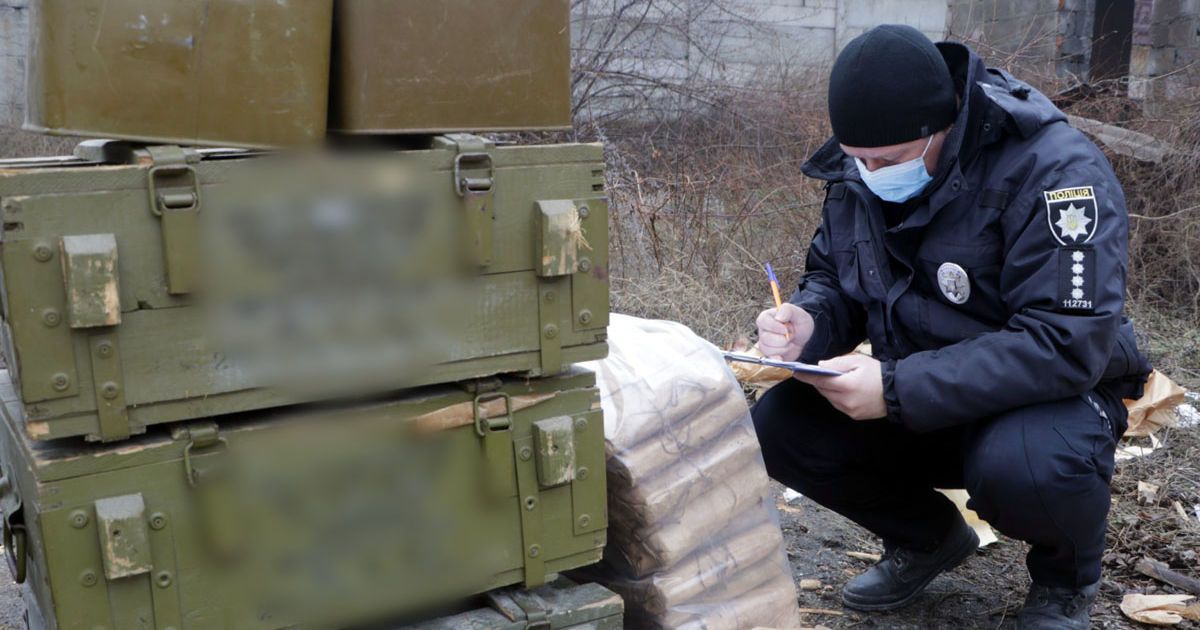 РГД, ракети та пістолети: у Маріуполі вилучили масштабний схрон боєприпасів