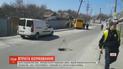 В Сумах маршрутка снесла забор жилого дома из-за открытого люка