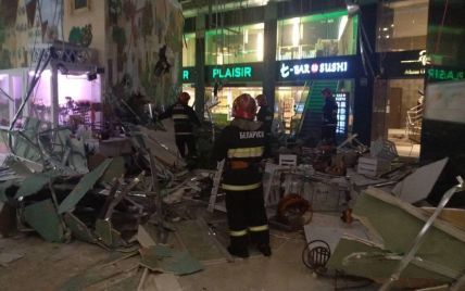 В Минске в торговом центре на голову посетительнице обвалился потолок