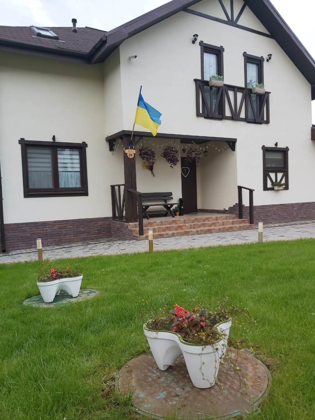 Будинок Ірини до та після окупації  / © 