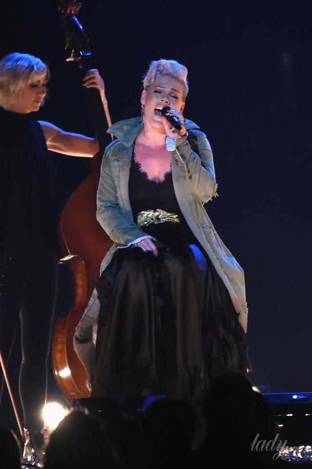 Пинк на церемонии 51st annual CMA Awards  / © Getty Images
