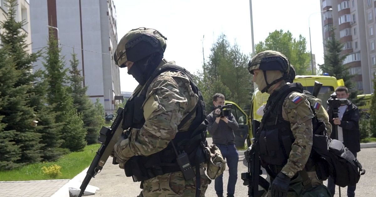 Називав себе "богом": у Челябінську затримали чоловіка, який лякав сусідів агресивною поведінкою