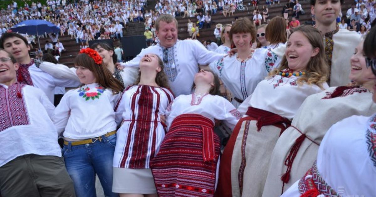 На Прикарпатье депутатов райсовета заставили ходить на сессии в вышиванках