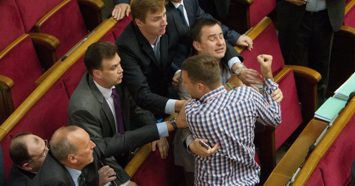 Парасюк пояснив, чому влаштував бійку у Раді
