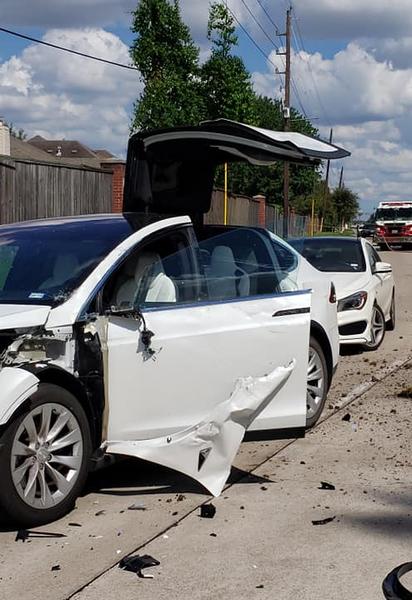 В Tesla Model X влетів літак_5 / © www.facebook.com/Oniel Kurup