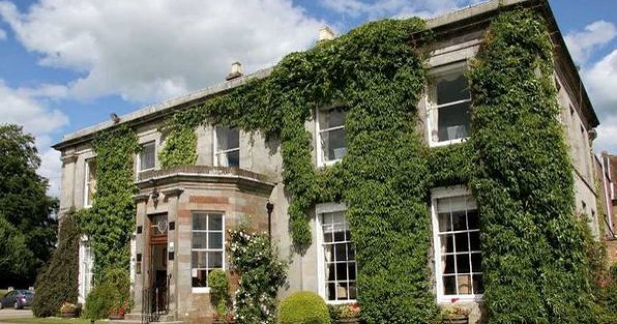 Британский турист показал жуткое фото призрака в гостиничном номере