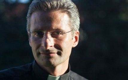 В Ватикане священник признался, что он гей, и выдвинул требования к Церкви