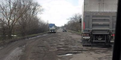 Правительство выделило 330 млн грн на ремонт самых плохих участков трассы Днепропетровск-Кривой Рог
