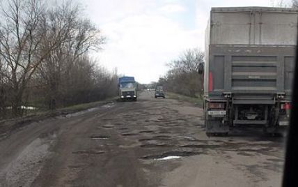 Правительство выделило 330 млн грн на ремонт самых плохих участков трассы Днепропетровск-Кривой Рог