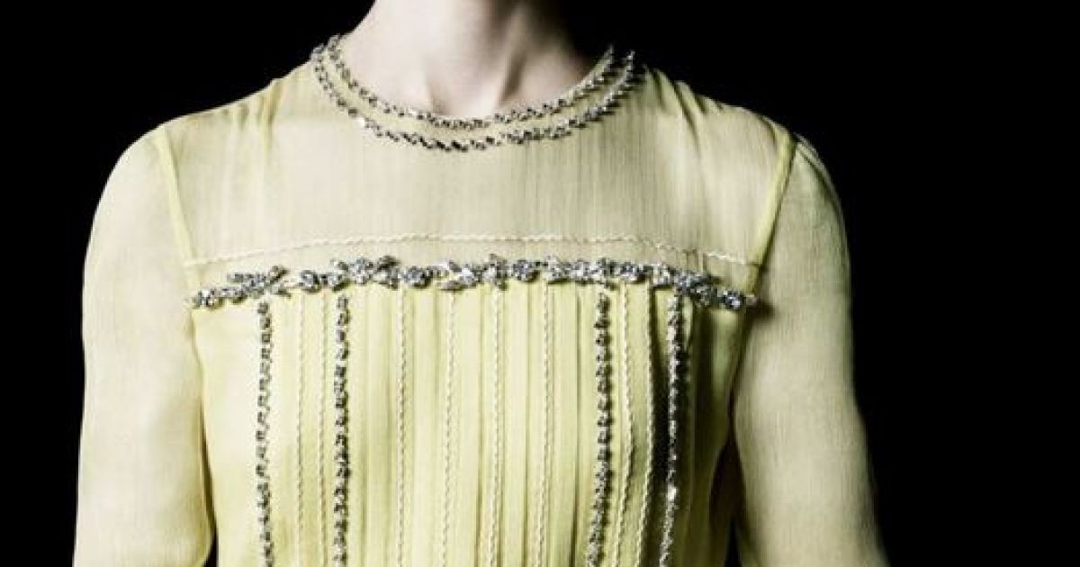 Миа Васиковска в рекламной кампании парфюма Prada La Femme