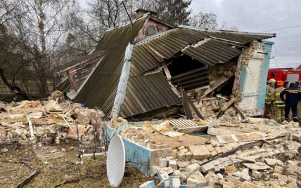 Зажег свечу и раздался взрыв: на Киевщине полностью разрушился дом