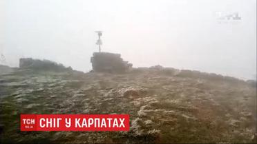 На горе Поп Иван в Карпатах выпал первый снег