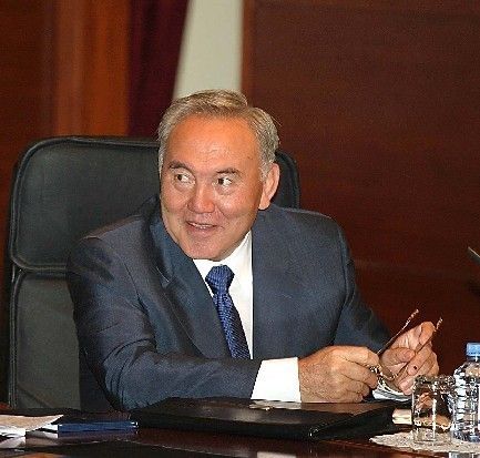 Назарбаєв розпустив парламент