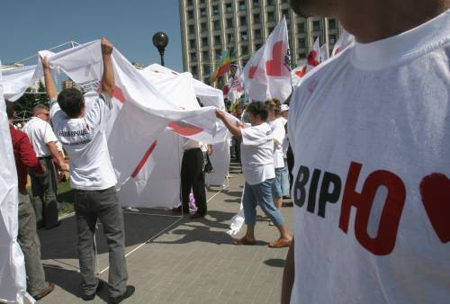 Протести Блоку Юлії Тимошенко проти відмови ЦВК реєструвати список блоку