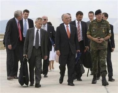 Прибуття трійки з урегулювання до Косово