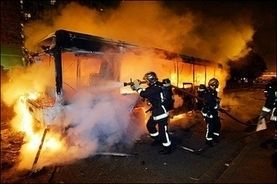 Сильно горить автобус (Фото: atlasshrugs2000.typepad.com)