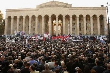 Мітинг об'єднаної опозиції коло будівлі парламенту Грузії