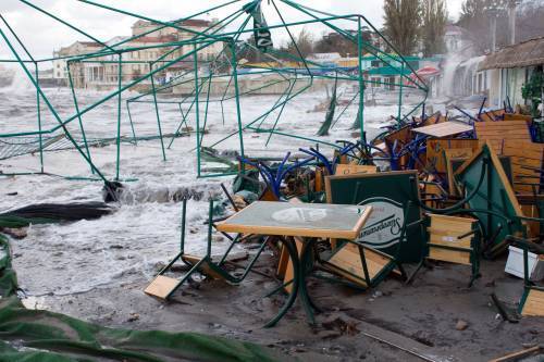 Руйнівні наслідки урагану в Криму