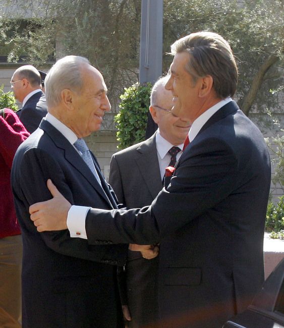 Віктор Ющенко, Шимон Перес