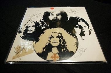 Обкладинка альбому Led Zeppelin з автографом