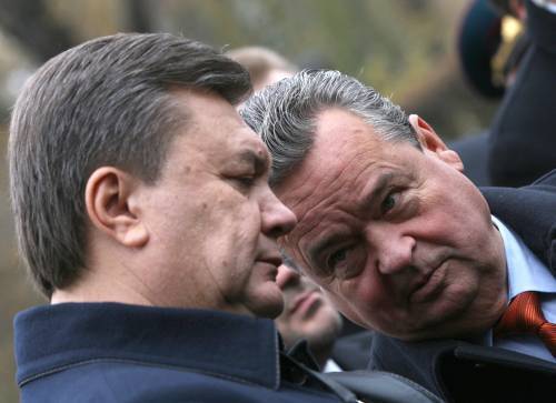 Янукович Плющ