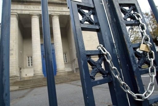 Ґрати палацу юстиції