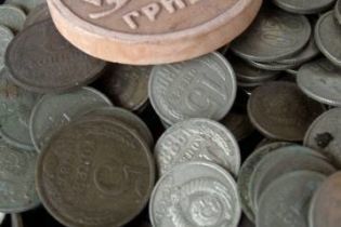 На міжбанку продовжився різкий обвал гривні. НБУ стримує нацвалюту