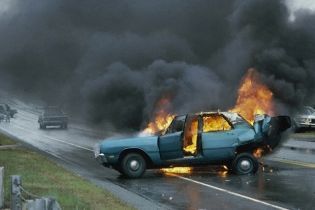 Сьогодні у центрі Києва згоріло авто