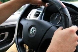 Через кризу українці скуповують автомобілі