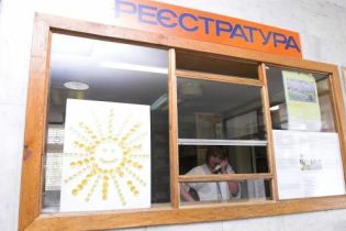 У столичних лікарнях вимагають доказів проживання в Києві і грошей