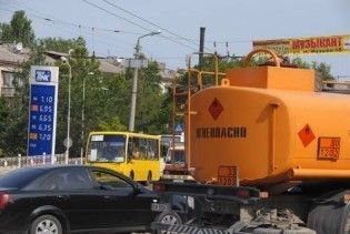 На Хмельниччині перекинулася цистерна з 5-ма тоннами бензину