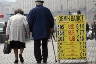 Долар сьогодні зміцнився