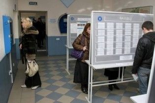 Звільнені заступники міністрів і чиновники Ради стали на облік у центрі зайнятості
