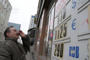 Нацбанк продовжує піднімати долар