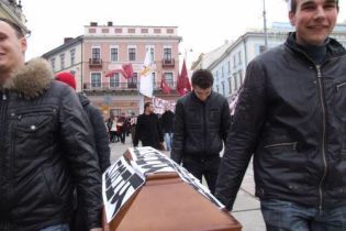 Нацбанк не змінив курс долара і підвищив євро