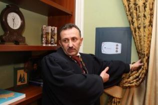 Зварич живий і добудовує свій палац під Львовом