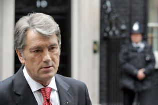 Ющенко терміново вилітає до Лондона
