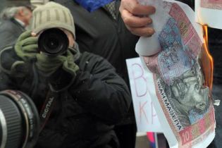 Гривня впала через відсутність кредиту від МВФ