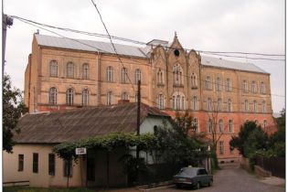 В Ужгороді евакуювали університет