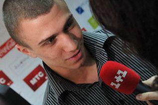 Ломаченко тренується із загіпсованою рукою