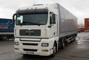 На Донеччині вантажівка врізалася у газогін