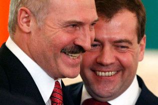 Лукашенко про себе і Мєдвєдєва: милі чубляться, значить любляться