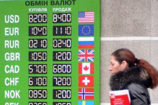 Долар на міжбанку продовжує падати