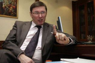 Луценко про свою відставку: мента з однієї кулі не добити