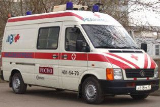 У Полтаві "швидка" врізалася у будинок: семеро потерпілих