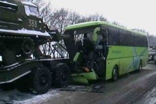 На Харківщині автобус в'їхав у вантажівку: 7 постраждалих
