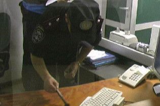 Невловимий злочинець пограбував дев'ять київських банків